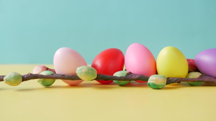 Świąteczna oprawa stołu – obrusy wielkanocne